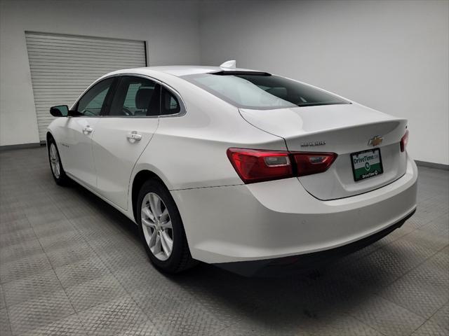 Photo of 2018 White Chevrolet Malibu