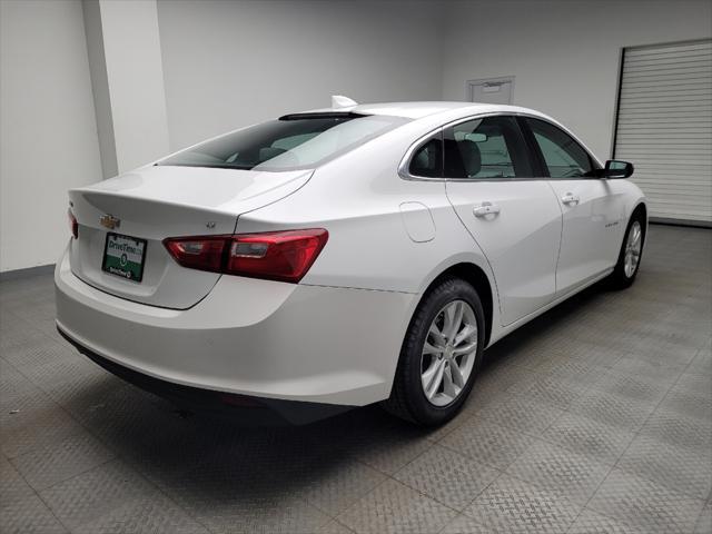 Photo of 2018 White Chevrolet Malibu