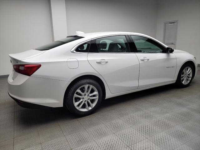 Photo of 2018 White Chevrolet Malibu