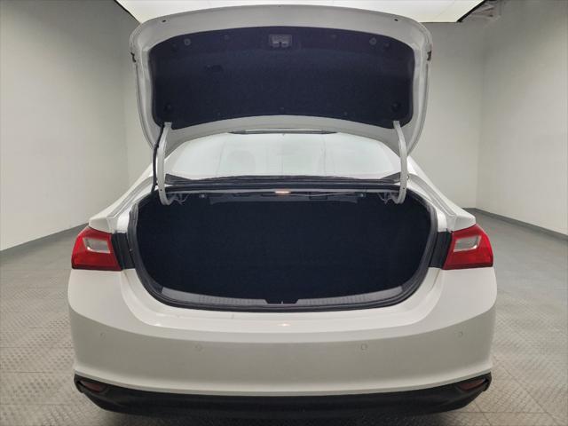 Photo of 2018 White Chevrolet Malibu