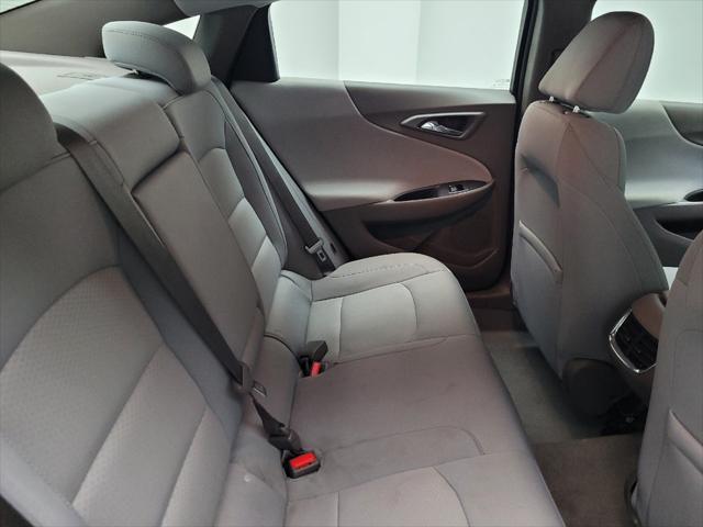 Photo of 2018 White Chevrolet Malibu