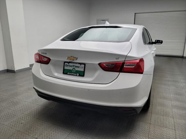 Photo of 2018 White Chevrolet Malibu