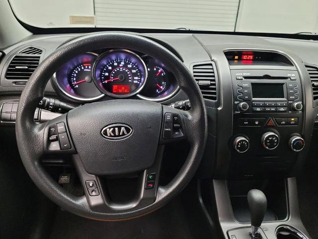 Photo of 2013 Ebony Black Kia Sorento