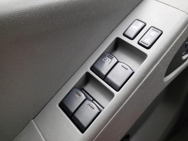 Photo of 2017 Glacier White Nissan Frontier