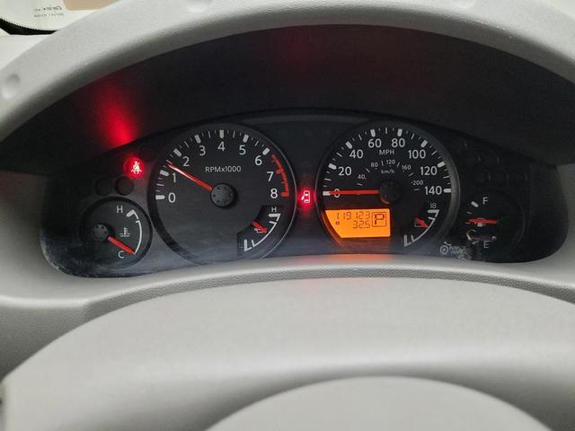 Photo of 2017 Glacier White Nissan Frontier