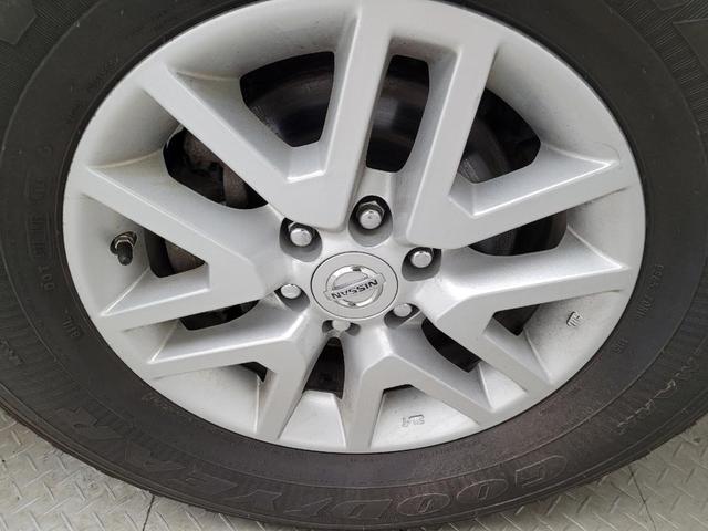 Photo of 2017 Glacier White Nissan Frontier