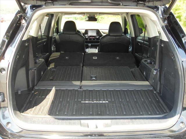 Photo of 2022 Midnight Black Toyota Highlander