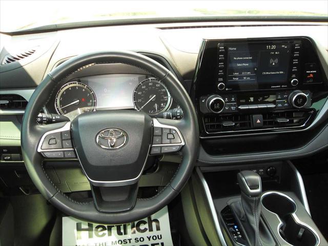 Photo of 2022 Midnight Black Toyota Highlander