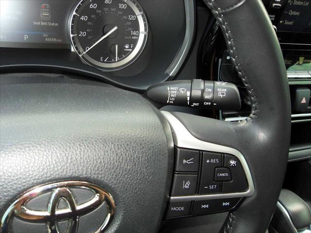 Photo of 2022 Midnight Black Toyota Highlander