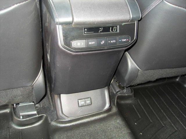 Photo of 2022 Midnight Black Toyota Highlander