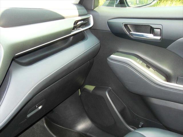 Photo of 2022 Midnight Black Toyota Highlander