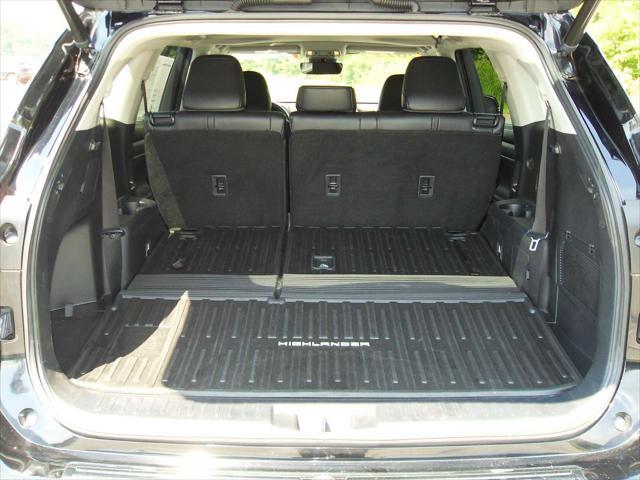 Photo of 2022 Midnight Black Toyota Highlander