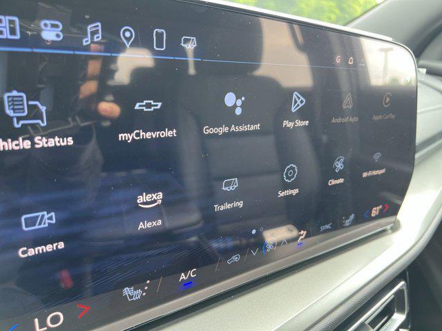Photo of 2025 Lakeshore Blue Metallic Chevrolet Traverse