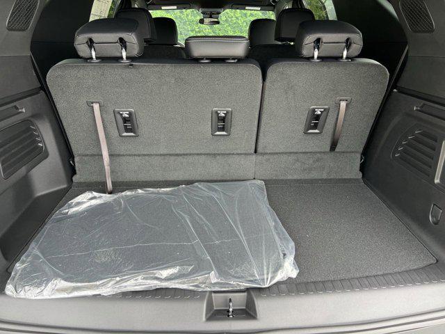 Photo of 2025 Lakeshore Blue Metallic Chevrolet Traverse