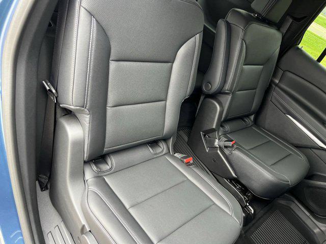 Photo of 2025 Lakeshore Blue Metallic Chevrolet Traverse