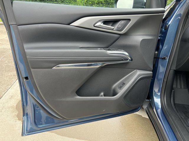 Photo of 2025 Lakeshore Blue Metallic Chevrolet Traverse