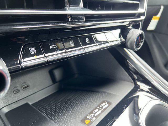 Photo of 2025 Lakeshore Blue Metallic Chevrolet Traverse