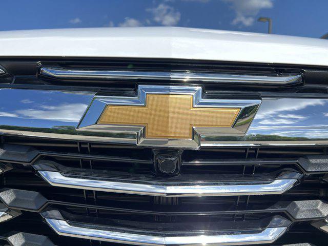 Photo of 2026 Summit White Chevrolet Equinox