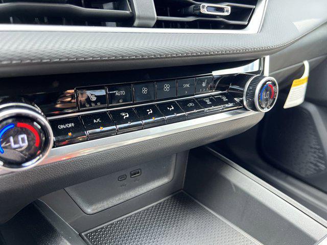 Photo of 2026 Summit White Chevrolet Equinox