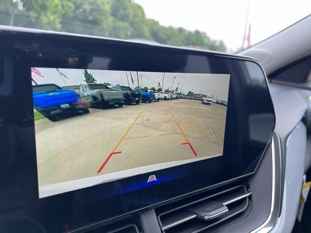 Photo of 2025 Summit White Chevrolet Trax