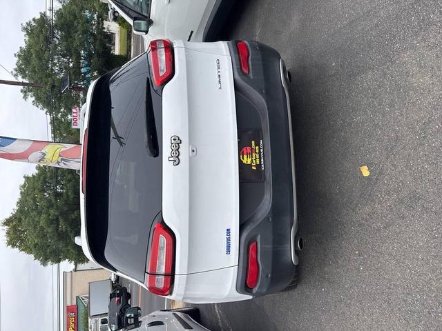 Photo of 2014 Bright White Clearcoat Jeep Cherokee
