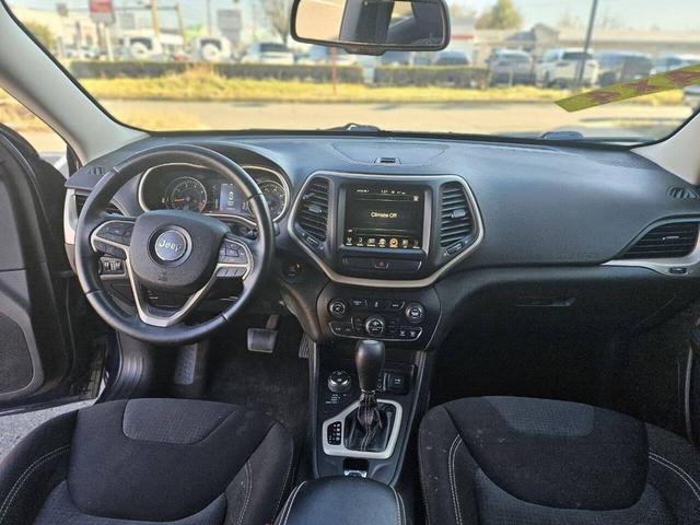 Photo of 2015 True Blue Pearlcoat Jeep Cherokee