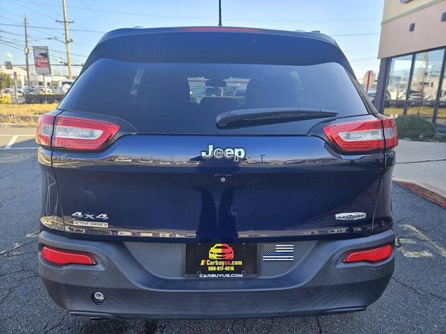 Photo of 2015 True Blue Pearlcoat Jeep Cherokee