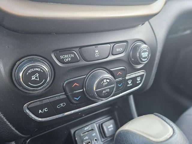 Photo of 2015 True Blue Pearlcoat Jeep Cherokee