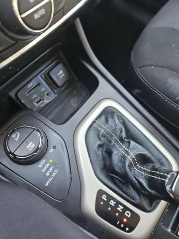 Photo of 2015 True Blue Pearlcoat Jeep Cherokee