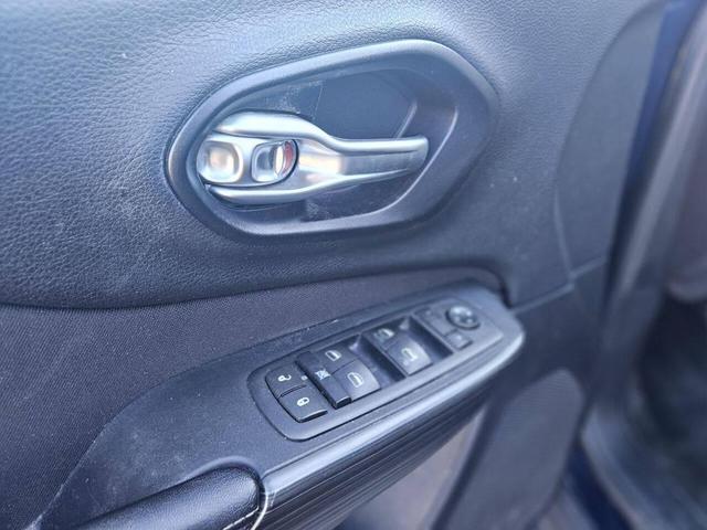 Photo of 2015 True Blue Pearlcoat Jeep Cherokee