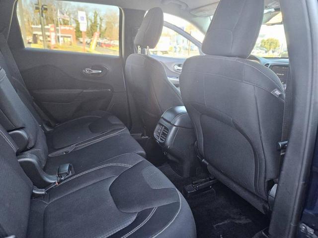 Photo of 2015 True Blue Pearlcoat Jeep Cherokee