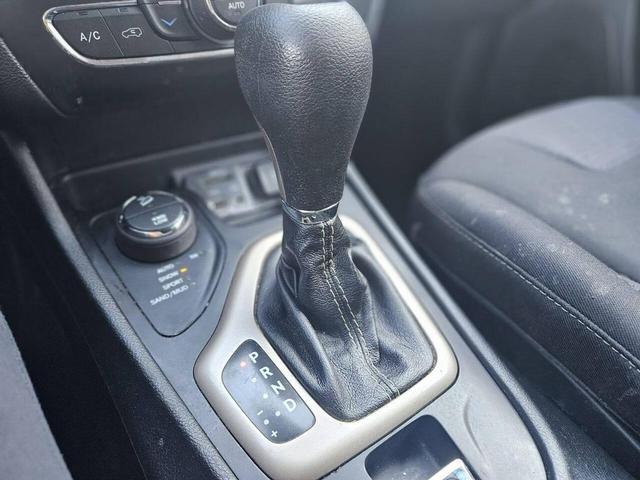 Photo of 2015 True Blue Pearlcoat Jeep Cherokee