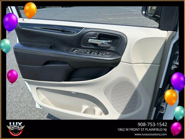 Photo of 2018 White Dodge Grand Caravan