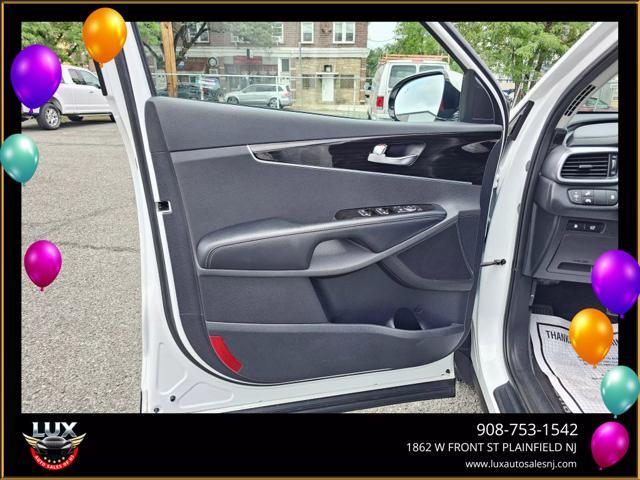Photo of 2019 White Kia Sorento