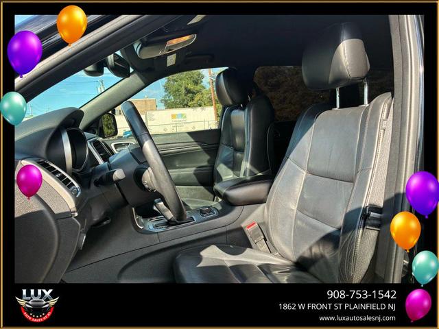 Photo of 2018 Diamond Black Crystal Pearlcoat Jeep Grand Cherokee
