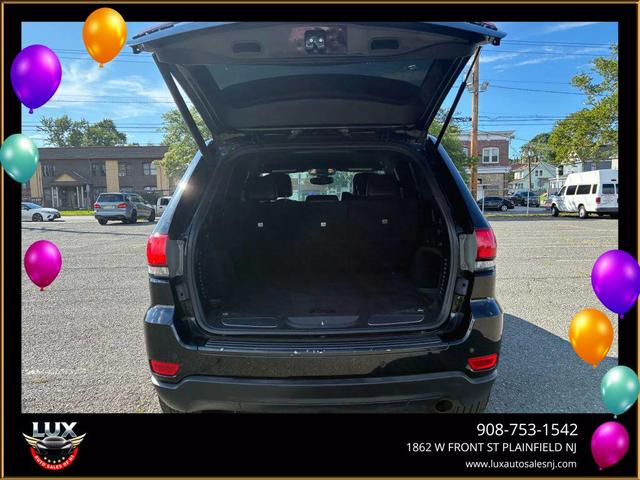 Photo of 2018 Diamond Black Crystal Pearlcoat Jeep Grand Cherokee