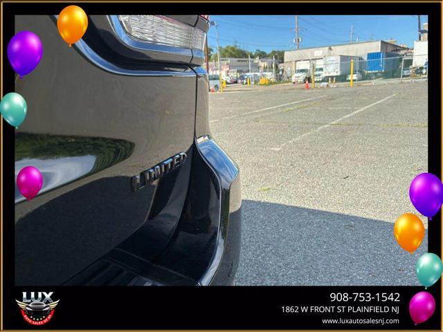 Photo of 2018 Diamond Black Crystal Pearlcoat Jeep Grand Cherokee
