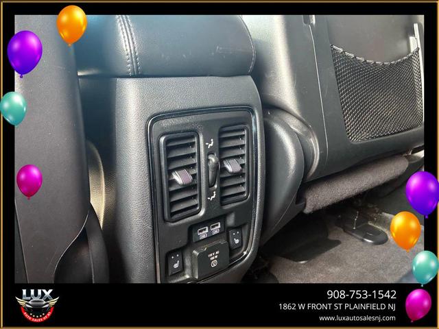 Photo of 2018 Diamond Black Crystal Pearlcoat Jeep Grand Cherokee
