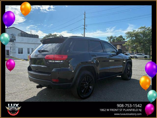 Photo of 2018 Diamond Black Crystal Pearlcoat Jeep Grand Cherokee