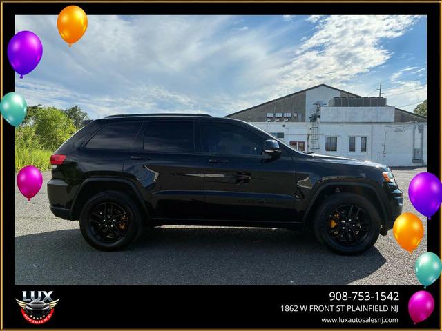 Photo of 2018 Diamond Black Crystal Pearlcoat Jeep Grand Cherokee