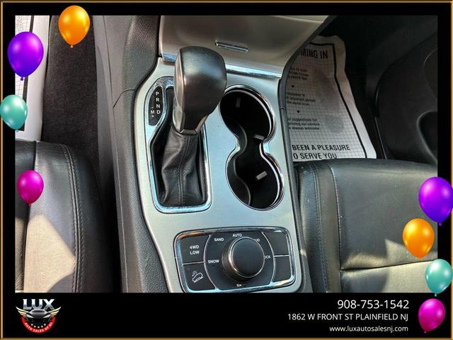 Photo of 2018 Diamond Black Crystal Pearlcoat Jeep Grand Cherokee