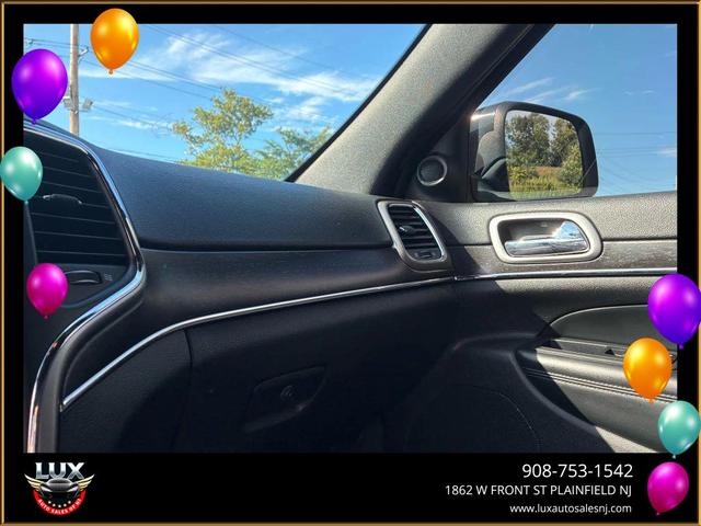 Photo of 2018 Diamond Black Crystal Pearlcoat Jeep Grand Cherokee