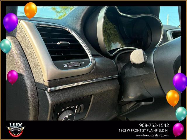 Photo of 2018 Diamond Black Crystal Pearlcoat Jeep Grand Cherokee