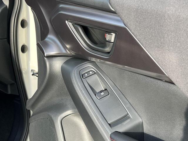 Photo of 2025 White Pearl Subaru Impreza
