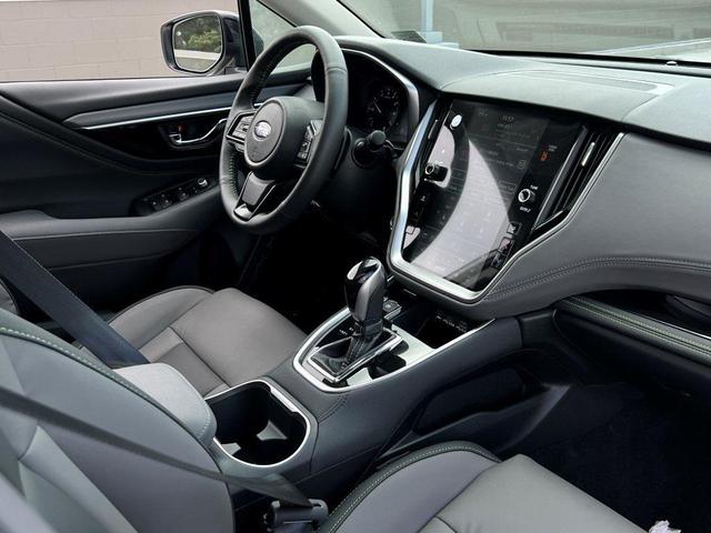 Photo of 2025 White Pearl Subaru Outback