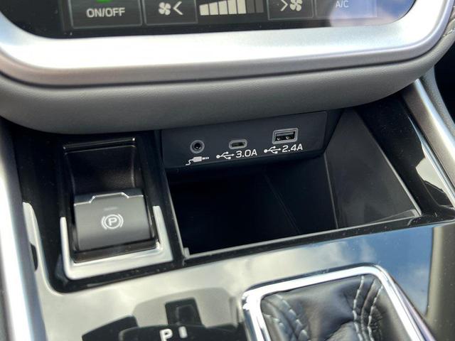 Photo of 2025 White Pearl Subaru Outback