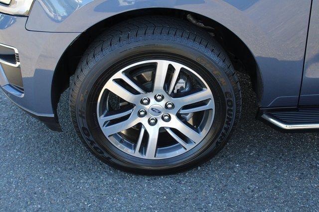 Photo of 2023 Blue Metallic Ford Expedition