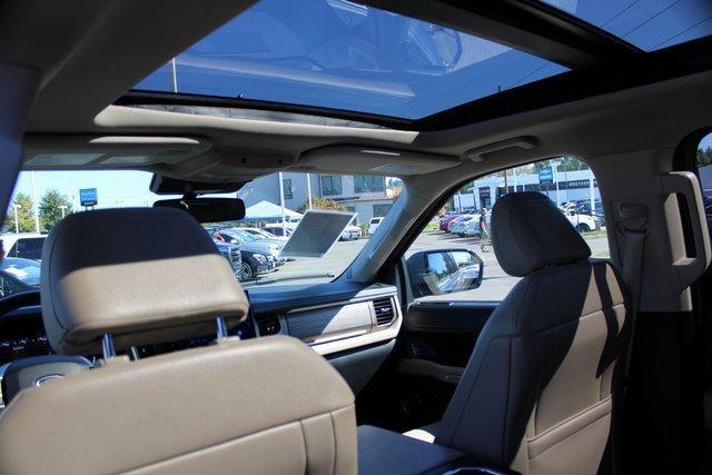 Photo of 2023 Blue Metallic Ford Expedition