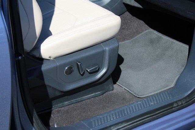 Photo of 2023 Blue Metallic Ford Expedition