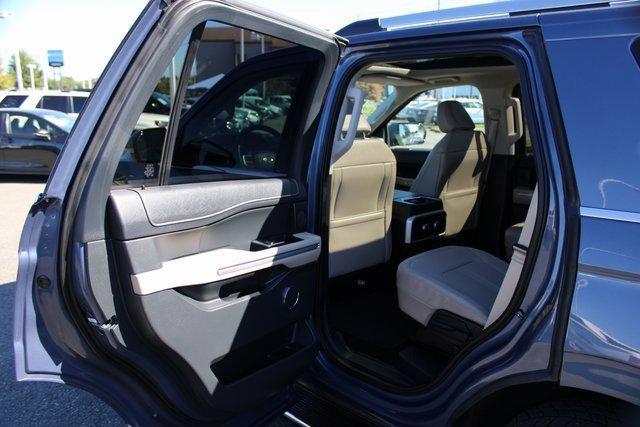 Photo of 2023 Blue Metallic Ford Expedition